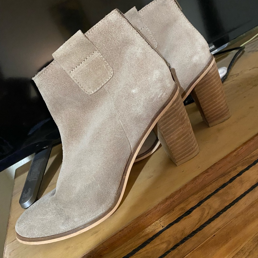 Light brown Seychelles bootie with tassel
